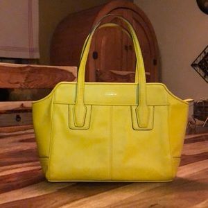 Yellow Coach hand bag ❤️